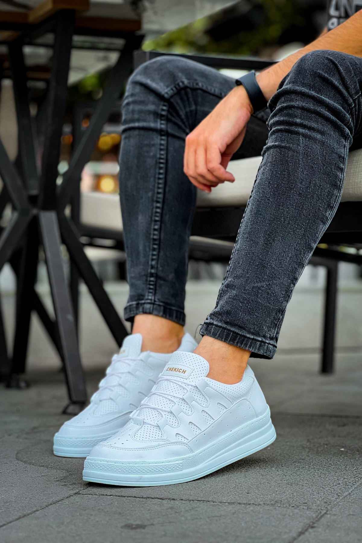 Men's white low-top sneakers, lace-up with textured rubber sole