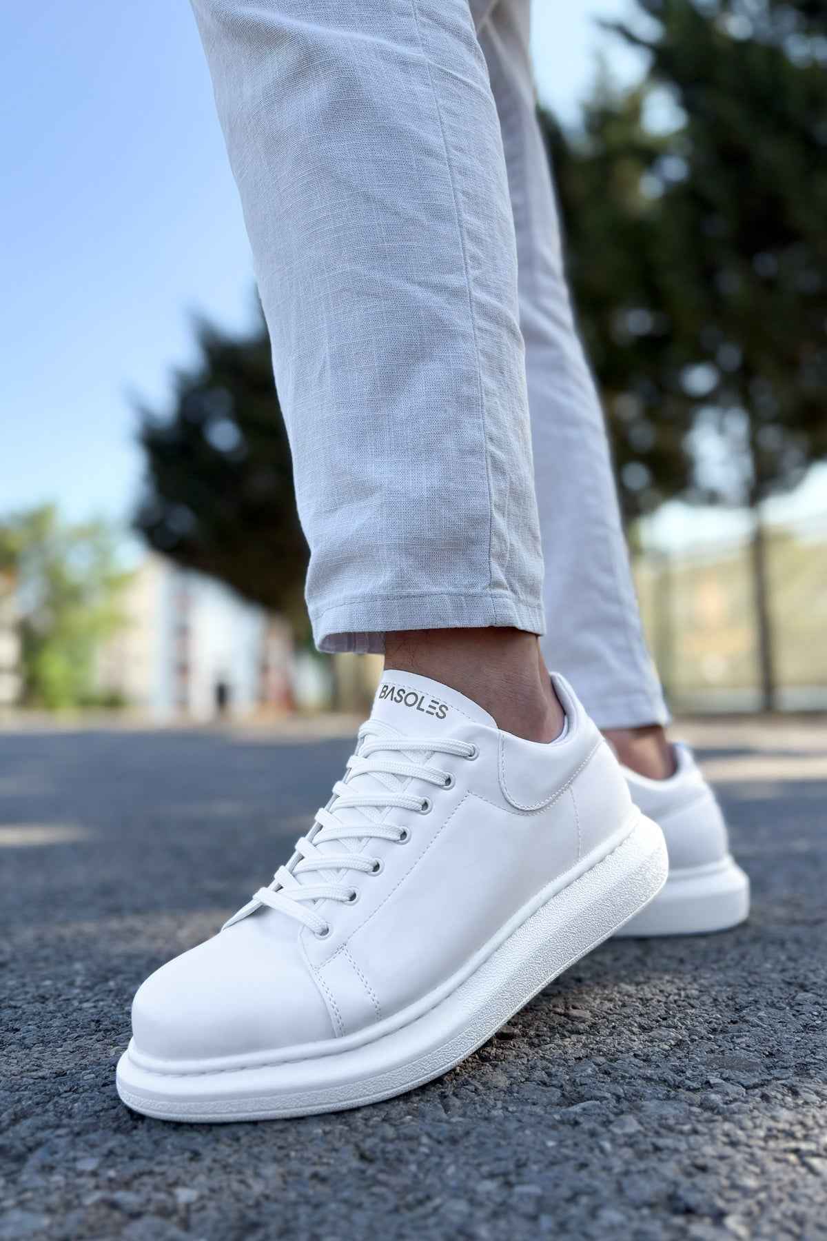 White low-top lace-up sneakers with logo at tongue and rubber sole
