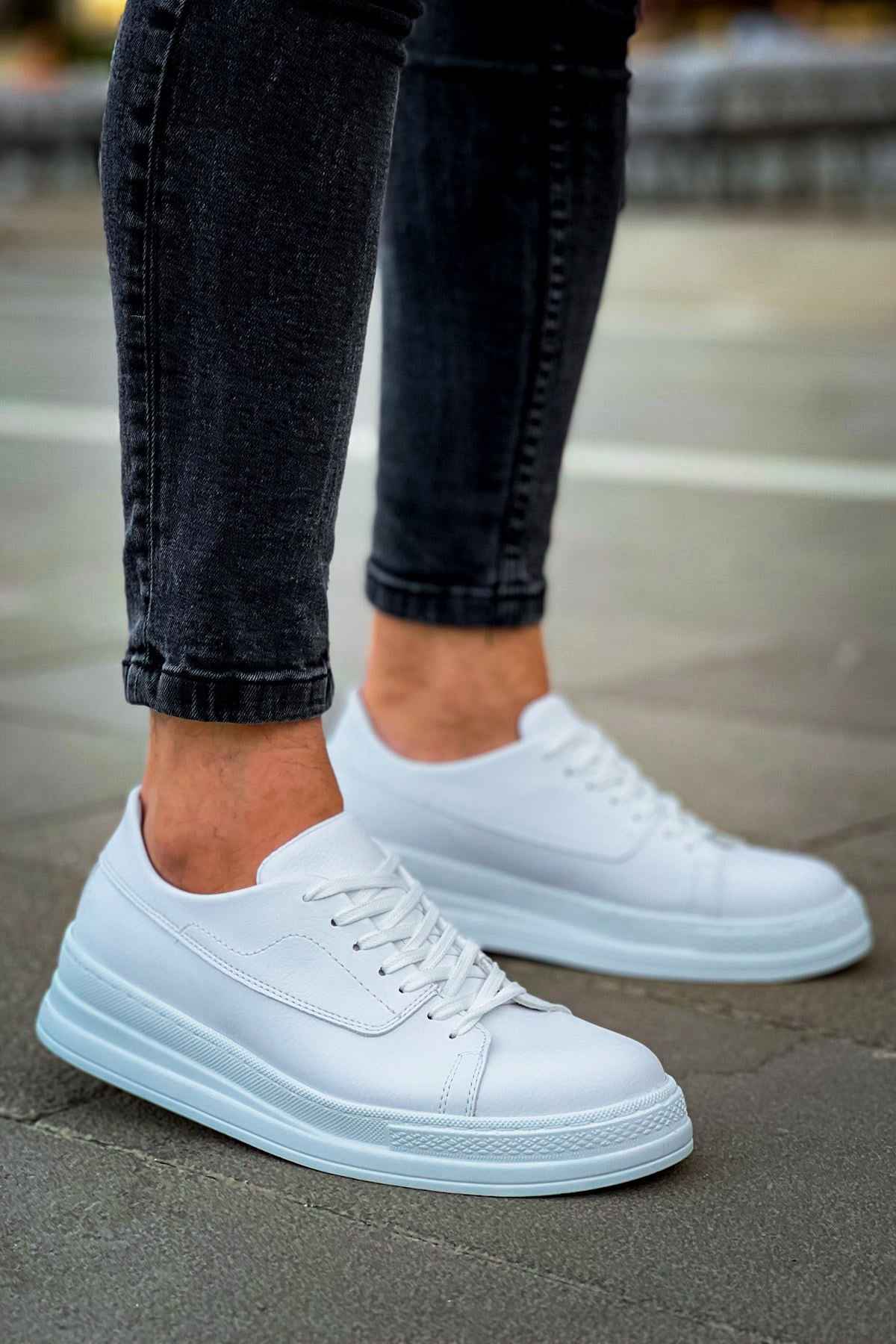 White low-top lace-up sneakers with smooth upper and rubber sole