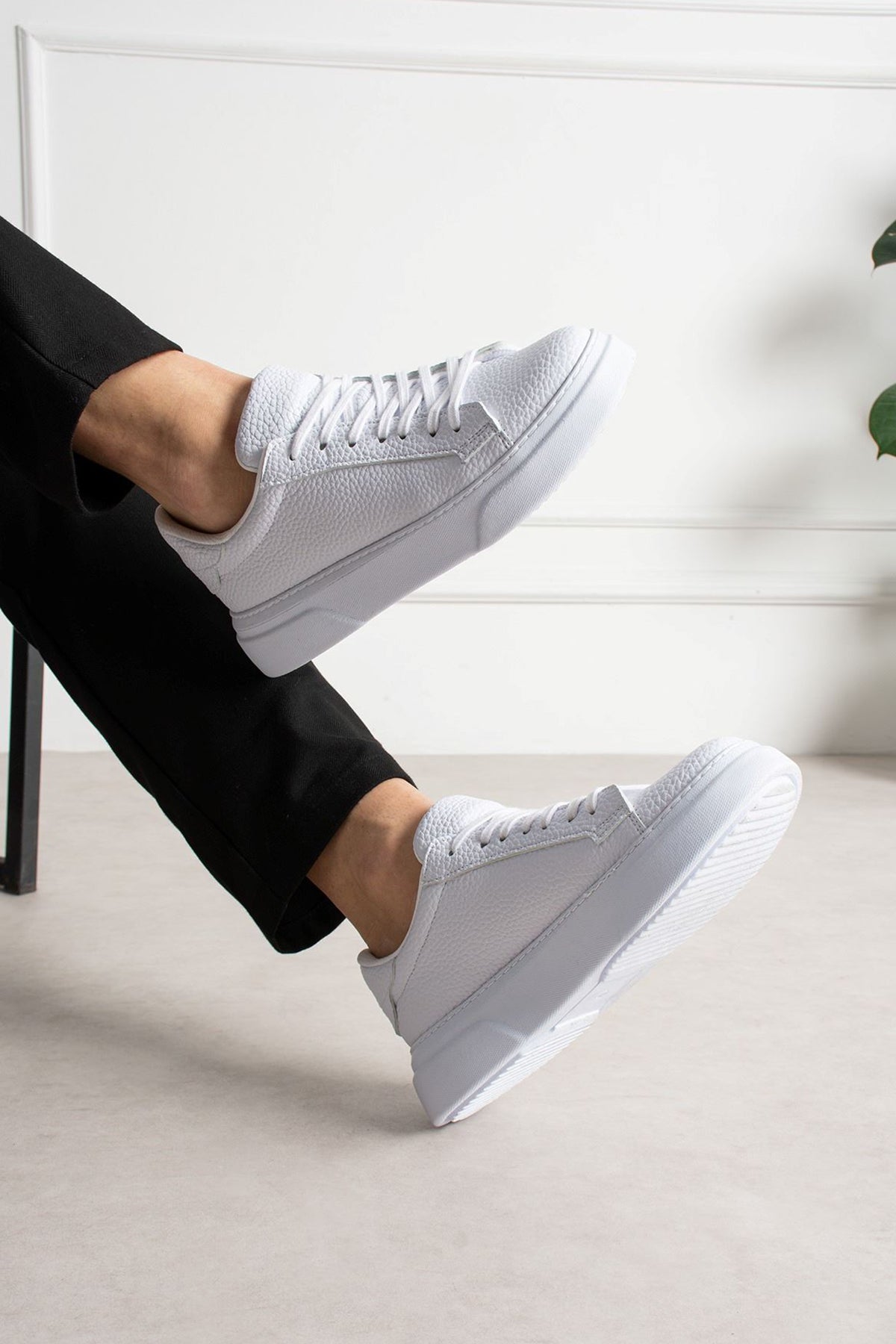 White lace-up low-top sneakers with stitched toe cap and rubber sole