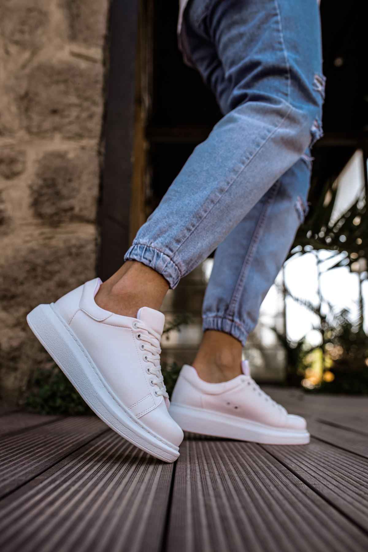 White low-top sneakers, side view with lace-up and cushioned collar