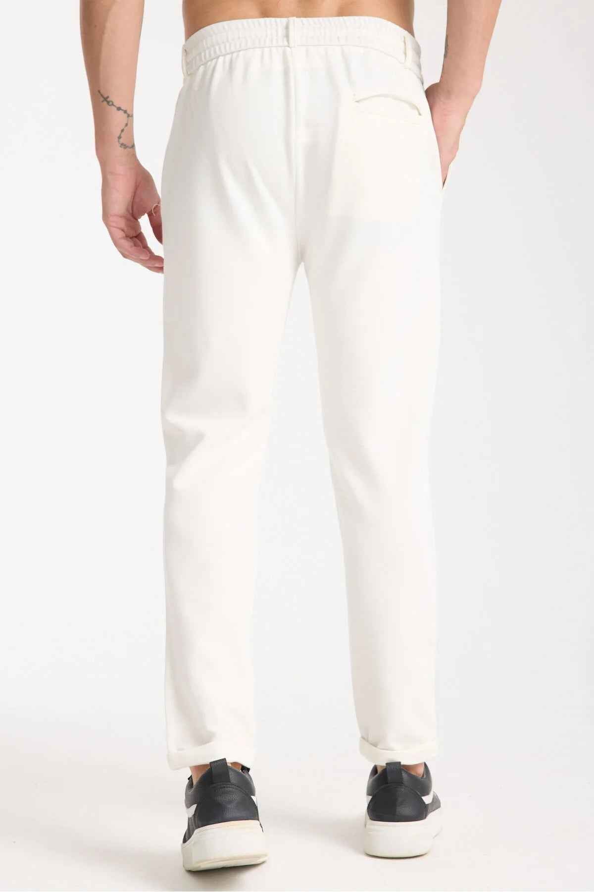 Men's Kaphone sweatpants in white with elastic waistband and relaxed straight fit